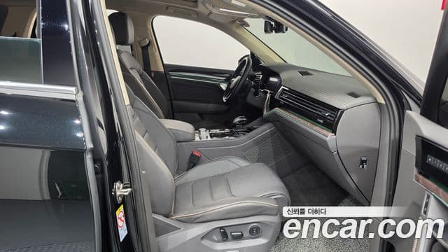 Volkswagen Touareg 2023 — Şəkil 5/37