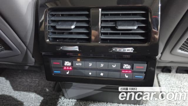 Volkswagen Touareg 2023 — Şəkil 15/37