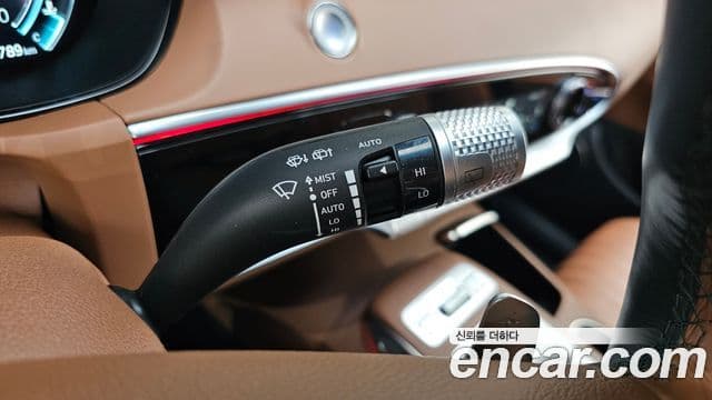 Genesis GV70 2022 — Photo 32/35
