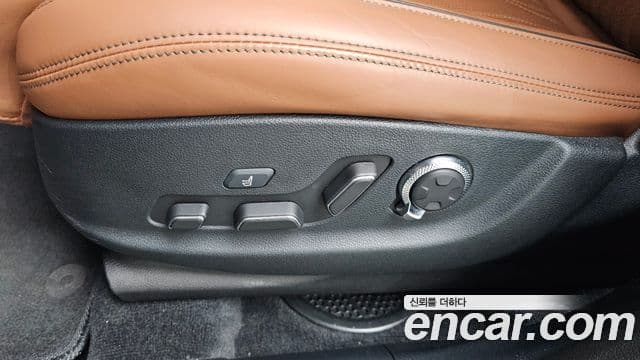 Genesis GV70 2022 — Photo 34/35