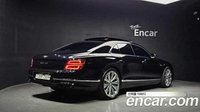Bentley Flying Spur 2021 — Фото 2/20