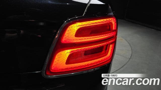 Bentley Flying Spur 2021 — Şəkil 37/50