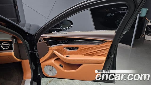 Bentley Flying Spur 2021 — Photo 7/50
