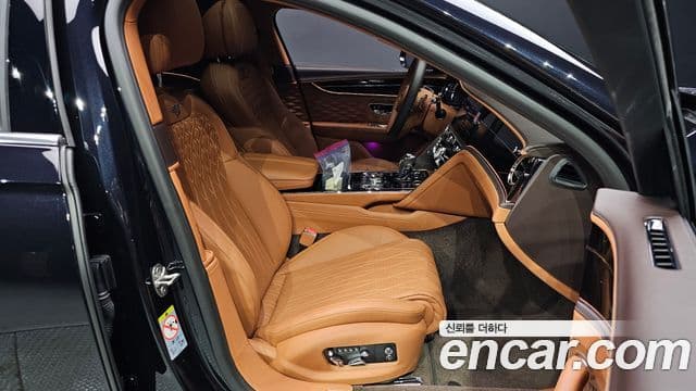 Bentley Flying Spur 2021 — Şəkil 28/50