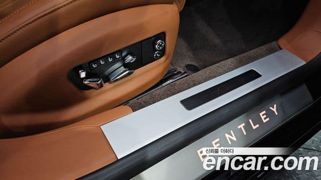 Bentley Flying Spur 2021 — Şəkil 32/50