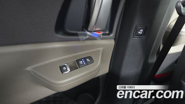Kia Carnival 2024 — Фото 17/20