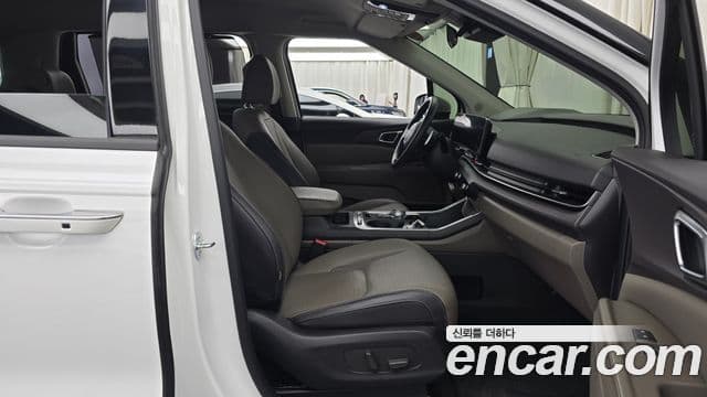 Kia Carnival 2024 — Şəkil 30/33