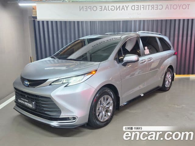 Toyota Sienna 2025 — Photo 8/19