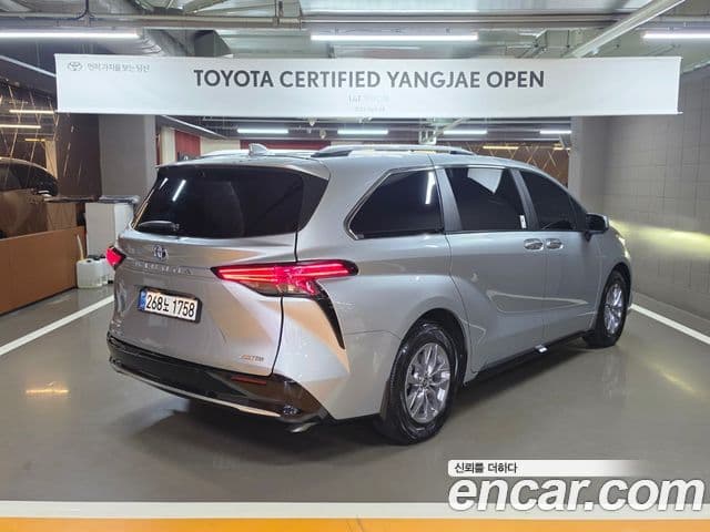 Toyota Sienna 2025 — Photo 5/19