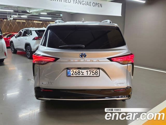 Toyota Sienna 2025 — Photo 9/19