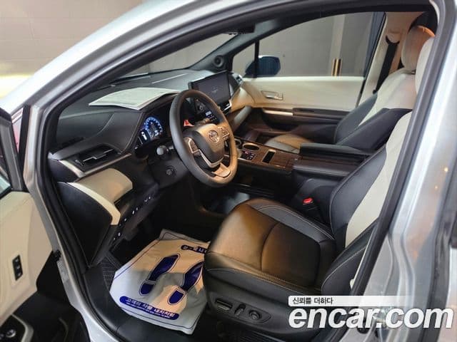Toyota Sienna 2025 — Photo 12/19