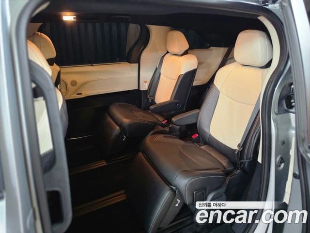 Toyota Sienna 2025 — Photo 16/19