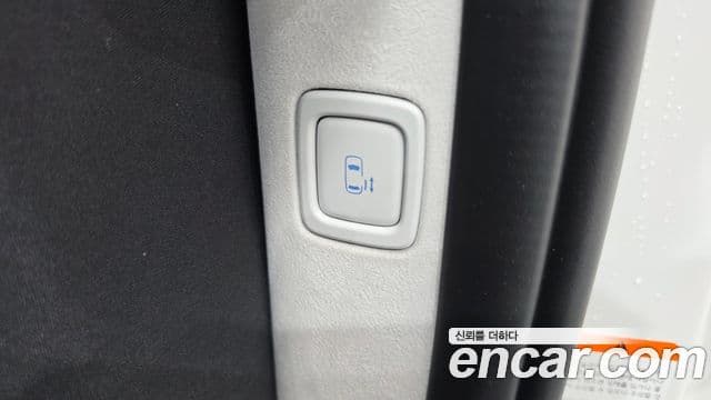 Hyundai Staria 2025 — Фото 18/20