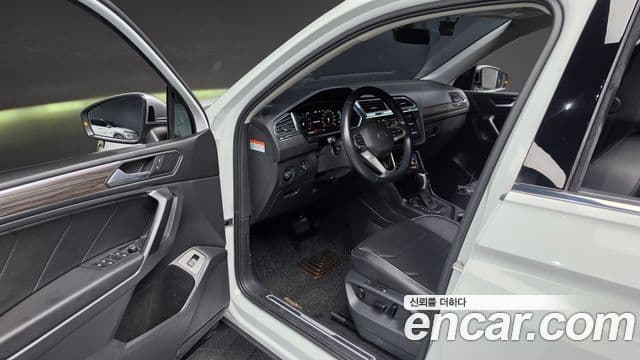 Volkswagen Tiguan Allspace 2023 — Фото 10/20