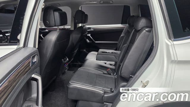 Volkswagen Tiguan Allspace 2023 — Фото 11/20