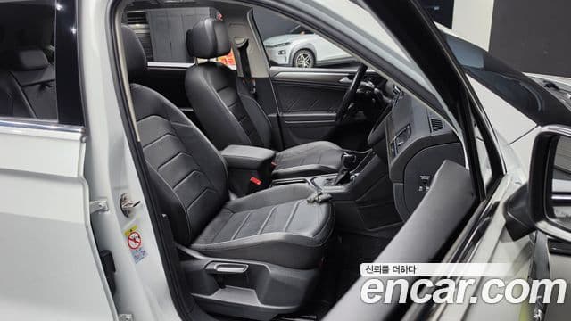 Volkswagen Tiguan Allspace 2023 — ფოტო 13/35