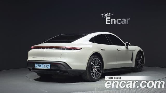 Porsche Taycan 2022 — Photo 5/36