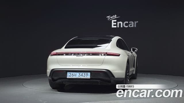 Porsche Taycan 2022 — Photo 24/36
