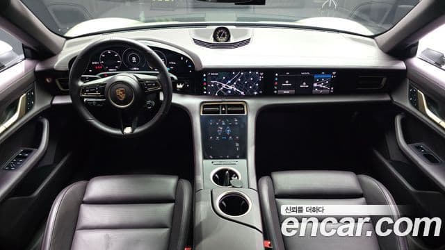 Porsche Taycan 2022 — Photo 11/36