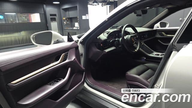 Porsche Taycan 2022 — Photo 18/36