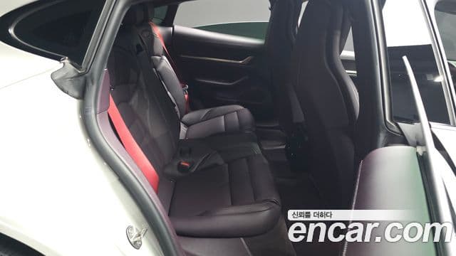 Porsche Taycan 2022 — Photo 4/36