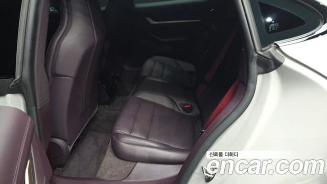 Porsche Taycan 2022 — Photo 8/36