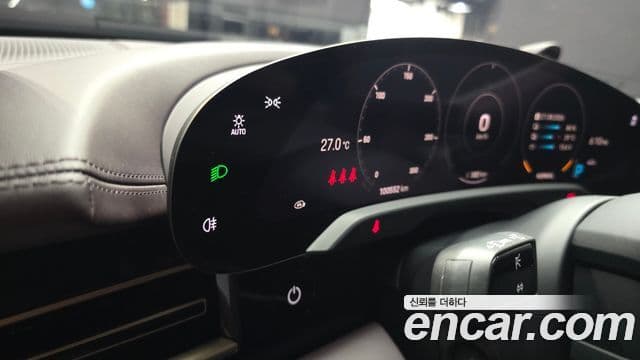 Porsche Taycan 2022 — Photo 13/36