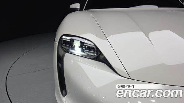 Porsche Taycan 2022 — Photo 19/36