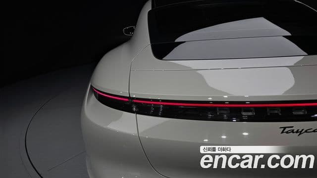 Porsche Taycan 2022 — Photo 34/36