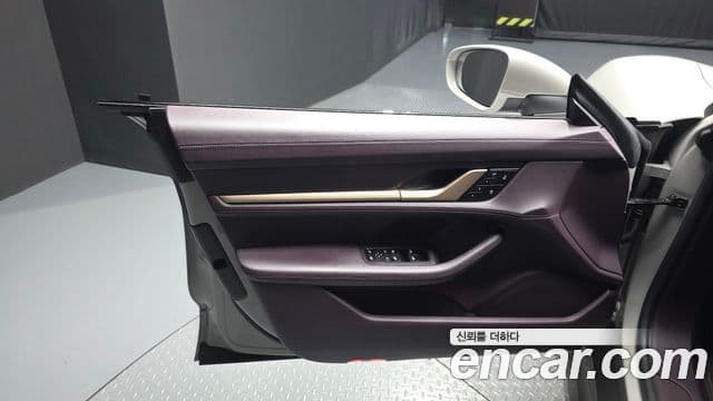 Porsche Taycan 2022 — Photo 33/36