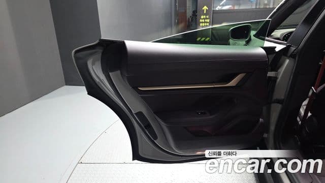 Porsche Taycan 2022 — Photo 12/36