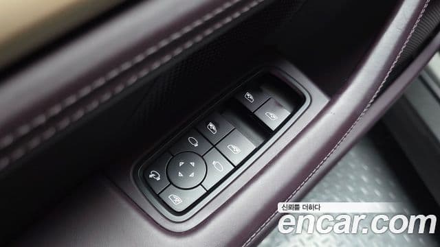 Porsche Taycan 2022 — Photo 17/36