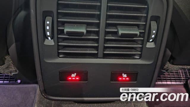 Porsche Taycan 2022 — Photo 28/36