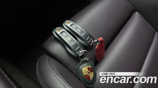 Porsche Taycan 2022 — Photo 31/36