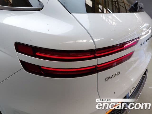 Genesis GV70 2023 — Photo 11/28
