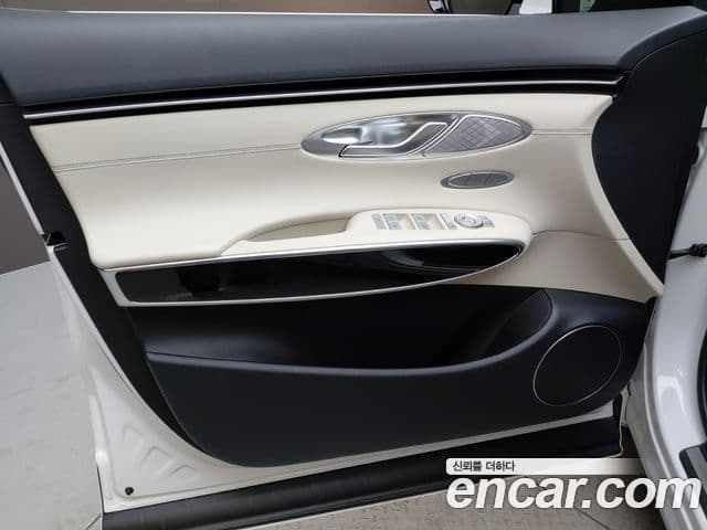 Genesis GV70 2023 — Photo 3/28