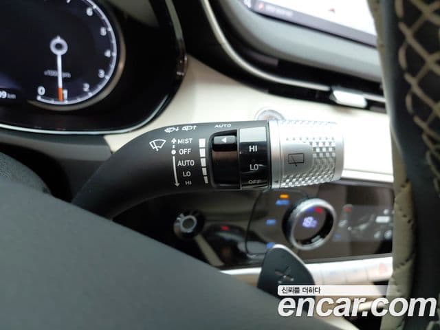 Genesis GV70 2023 — Photo 28/28