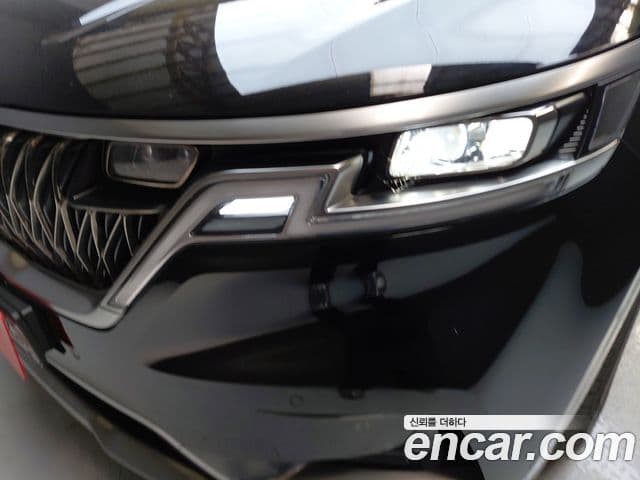 Kia Carnival 2022 — ფოტო 2/31