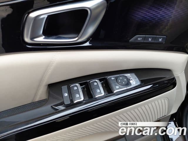 Kia Carnival 2022 — ფოტო 7/31
