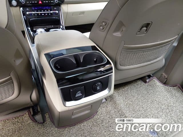 Kia Carnival 2022 — ფოტო 16/31
