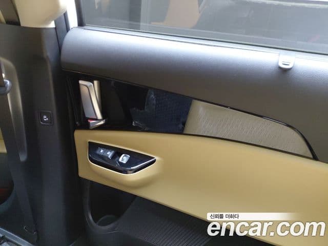 Kia Carnival 2021 — Фото 19/20