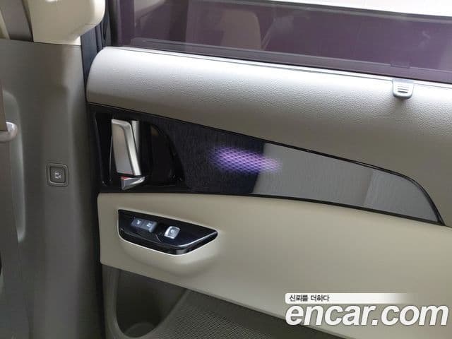 Kia Carnival 2022 — Фото 19/20