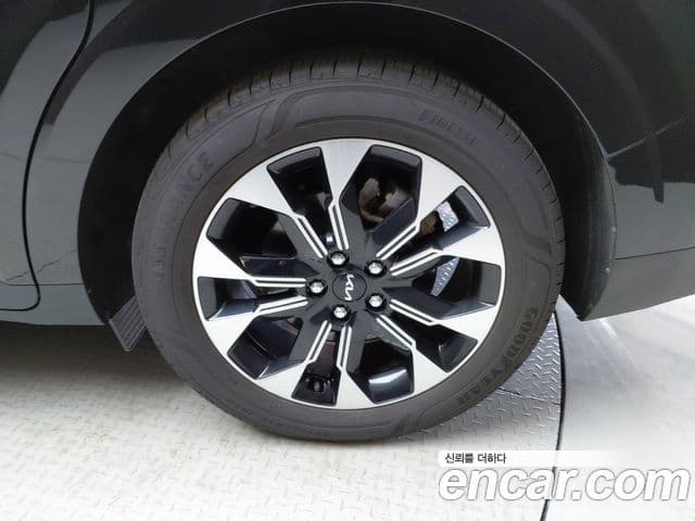 Kia Carnival 2022 — ფოტო 14/31