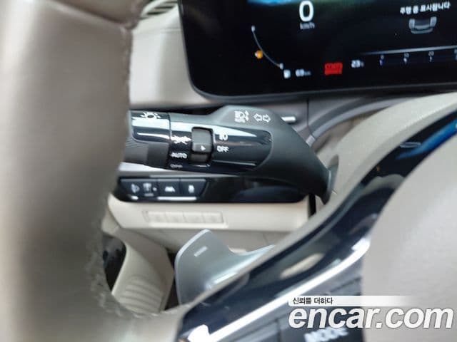 Kia Carnival 2022 — ფოტო 9/31