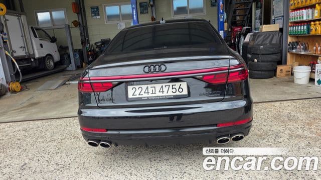 Audi A8 2020 — Фото 16/20