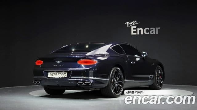 Bentley Continental GT 2023 — Şəkil 31/35