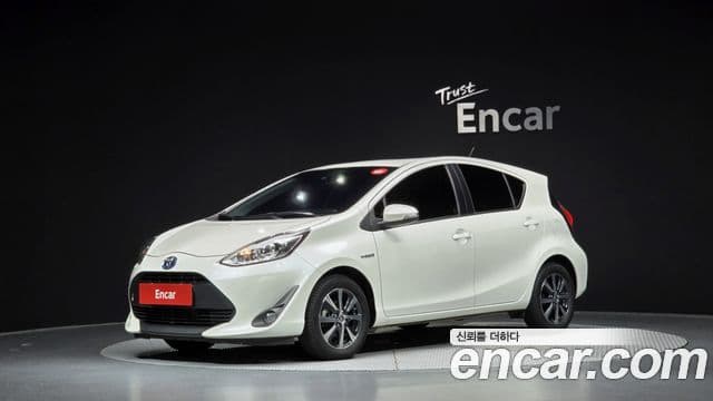 Toyota Prius C 2019 — Şəkil 26/35