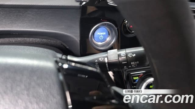 Toyota Prius C 2019 — Şəkil 25/35