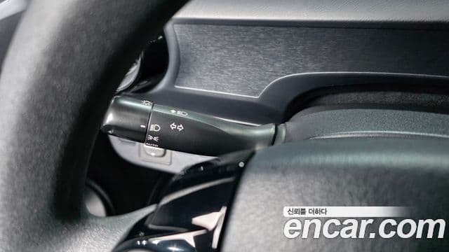 Toyota Prius C 2019 — Şəkil 9/35