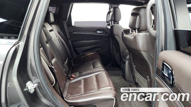 Jeep Grand Cherokee 2019 — Фото 11/20